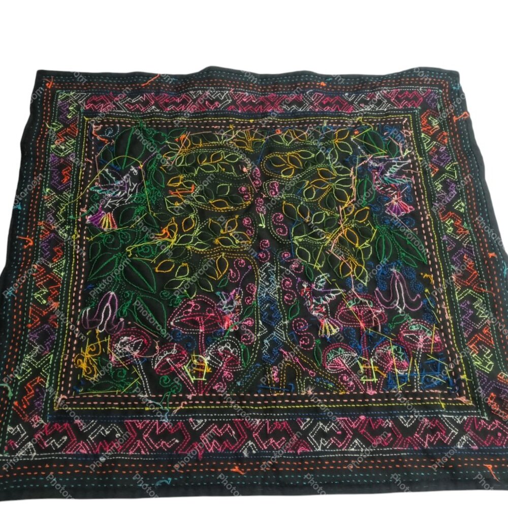 Hand Embroidered Shipibo Blanket Amazon Jungle Multicolored Flowers - Picture 6 of 9